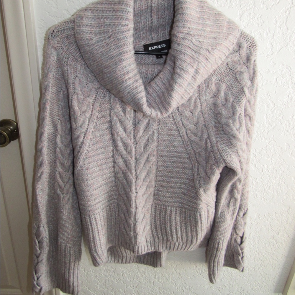 Turtle neck gray sweater